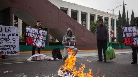 Familiares protestan por prescripción de acusación de negligencia en Axe Ceremonia