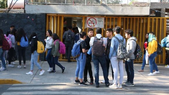 Suspenden actividades en la Prepa 5 de la UNAM tras agresión de encapuchados a estudiantes y personal