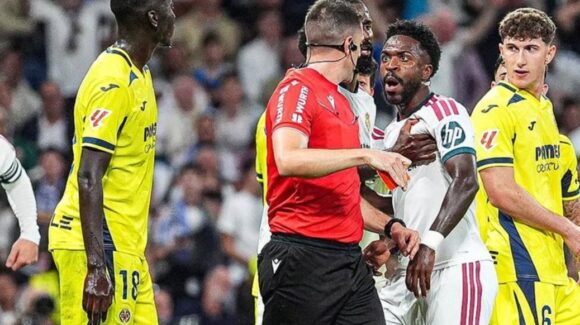 LaLiga: ¡Insólito! Vinicius Júnior es expulsado por jalar del pelo a un jugador del Villarreal