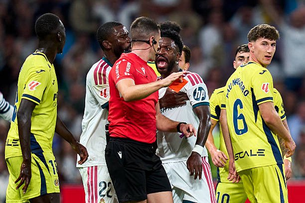 Vinícius Júnior recibe cuatro partidos de sanción en LaLiga y se perderá el clásico ante Barcelona.