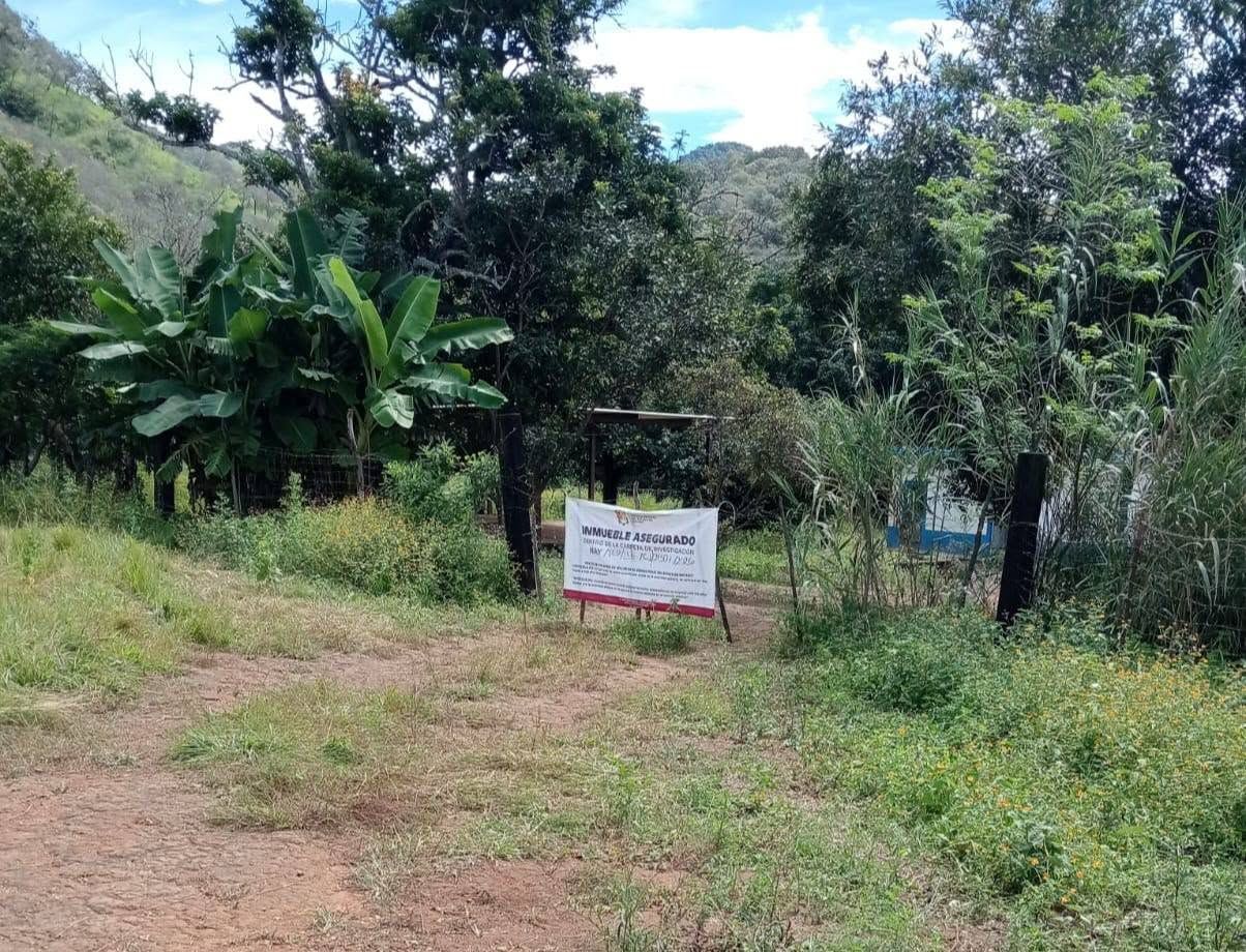 Fiscalía de Nayarit investiga presunto centro de exterminio en Xalisco; hallan restos óseos, prendas y una fosa.