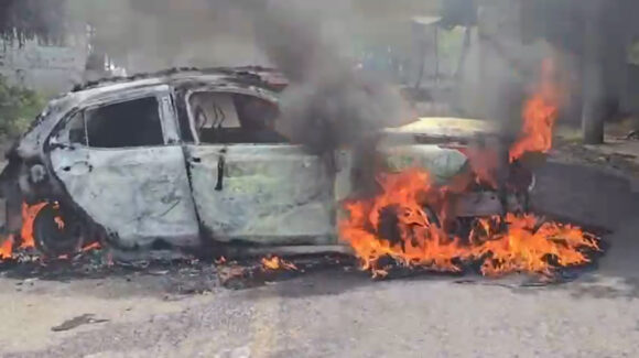 Balacera y quema de autos paralizan Totolapan tras detención de presunto criminal