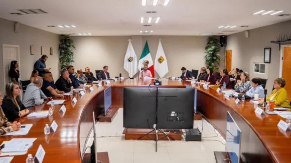 Coahuila: Alcalde morenista y regidor petista se enfrentan en sesión de Cabildo en Piedras Negras