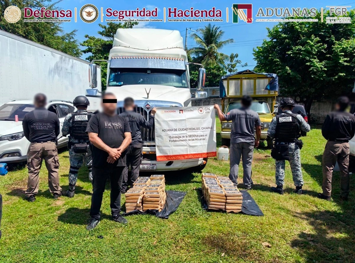 Aseguran 171.42 kilos de aparente cocaína en tractocamión revisado en Huixtla, Chiapas