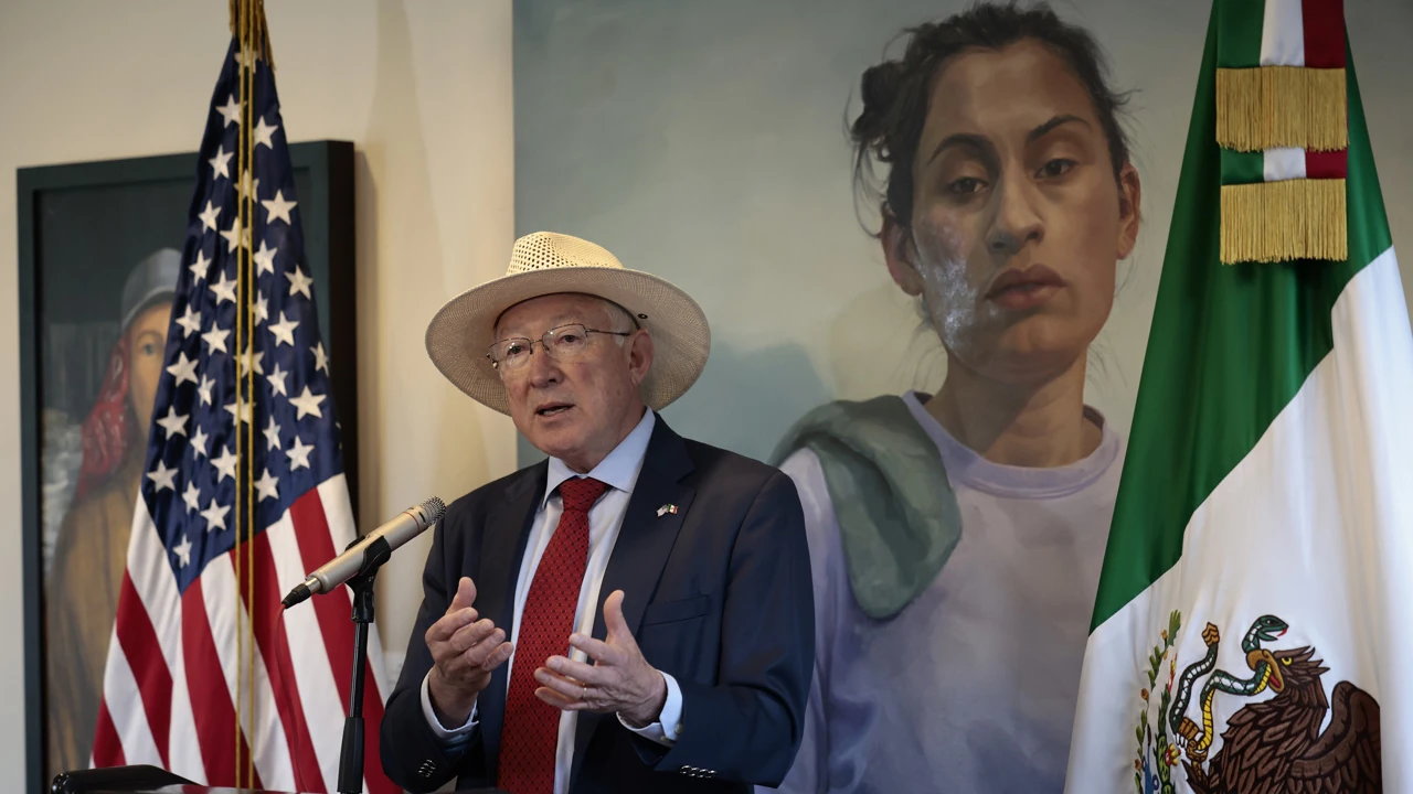 Ken Salazar rechaza amenazas militares de Trump y plantea un tratado de seguridad con México contra los cárteles