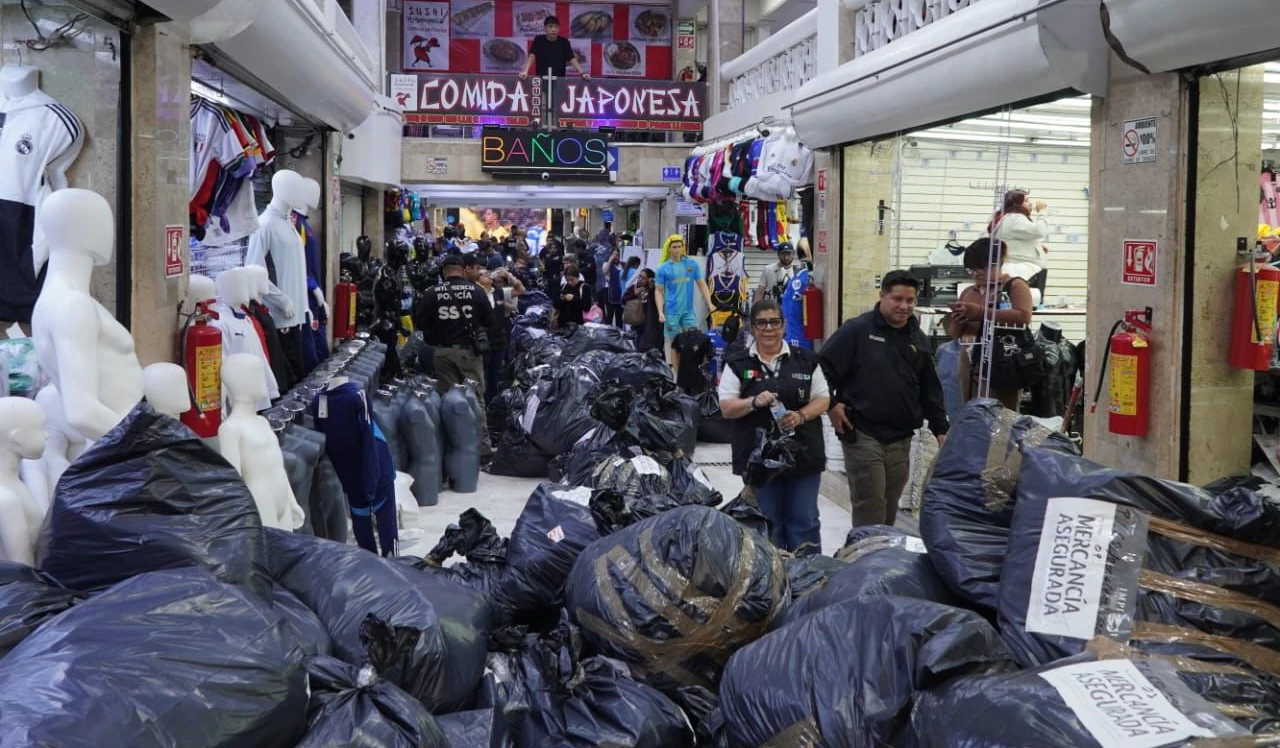 IMPI decomisa en Tepito más de 9 mil piezas de mercancía deportiva apócrifa valuadas en casi 2 millones de pesos